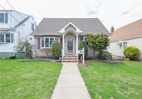 192 Gansevoort Boulevard, Staten Island, New York 10314, 4 Bedrooms Bedrooms, ,2 BathroomsBathrooms,Residential,For Sale,Gansevoort,490925