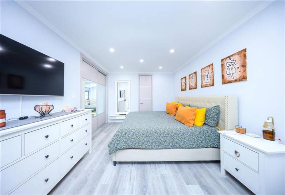 2680 19th Street, Brooklyn, New York 11235, 2 Bedrooms Bedrooms, ,1 BathroomBathrooms,Residential,For Sale,19th,490927