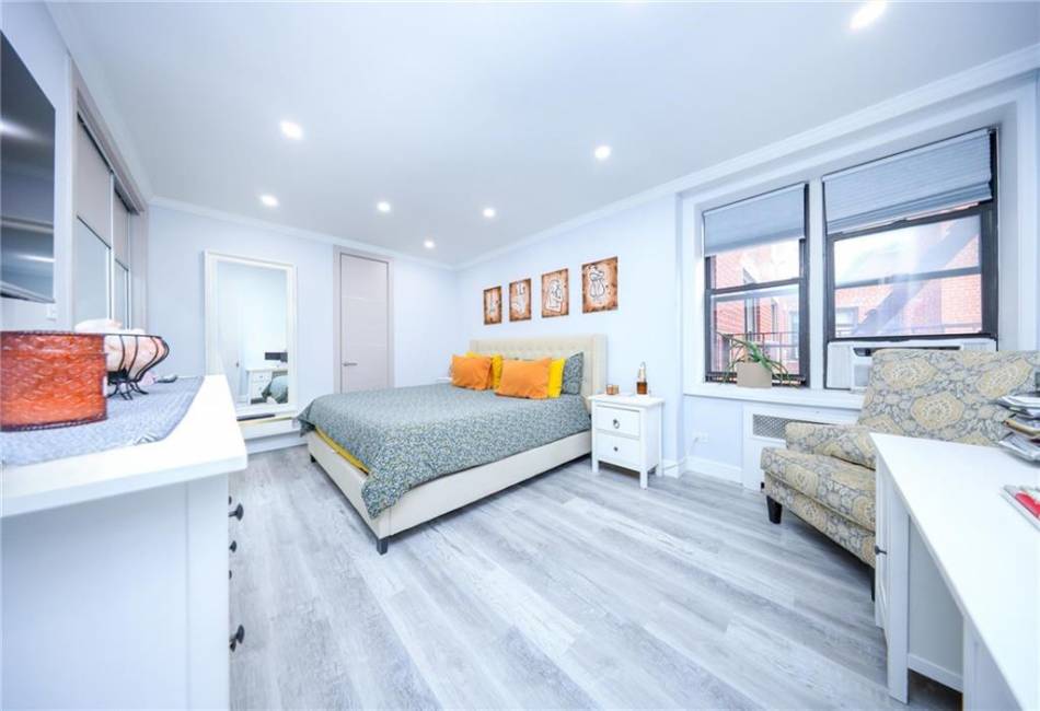 2680 19th Street, Brooklyn, New York 11235, 2 Bedrooms Bedrooms, ,1 BathroomBathrooms,Residential,For Sale,19th,490927