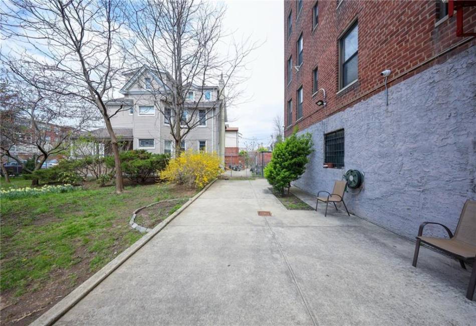 2680 19th Street, Brooklyn, New York 11235, 2 Bedrooms Bedrooms, ,1 BathroomBathrooms,Residential,For Sale,19th,490927