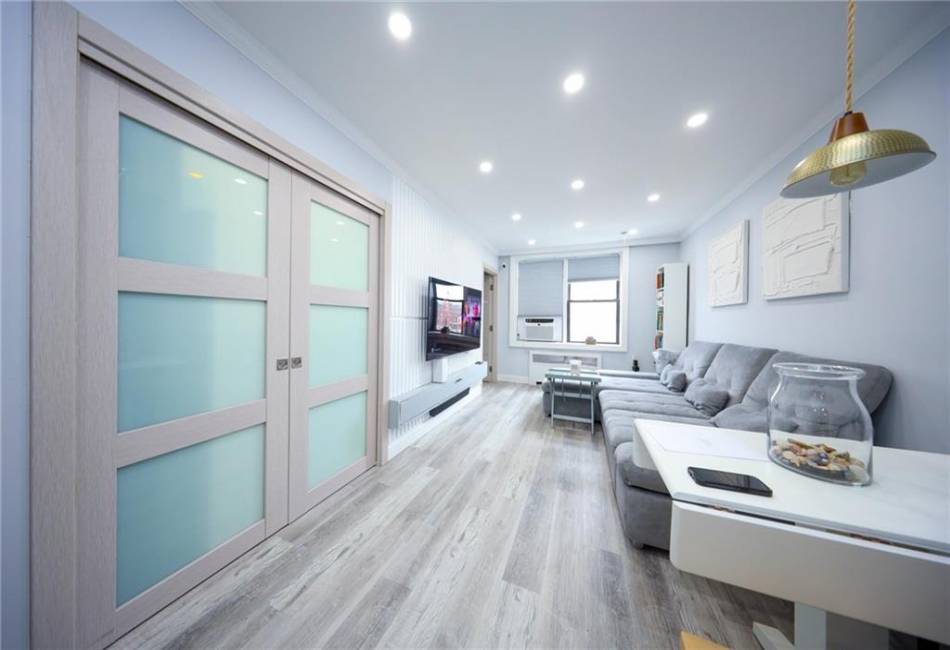 2680 19th Street, Brooklyn, New York 11235, 2 Bedrooms Bedrooms, ,1 BathroomBathrooms,Residential,For Sale,19th,490927