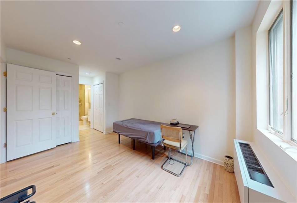 702 Ocean Parkway, Brooklyn, New York 11230, 2 Bedrooms Bedrooms, ,2 BathroomsBathrooms,Residential,For Sale,Ocean,490928