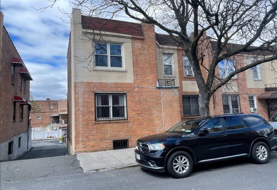 8235 Ankener Avenue, Elmhurst, New York 11373, ,2 BathroomsBathrooms,Residential,For Sale,Ankener,490932