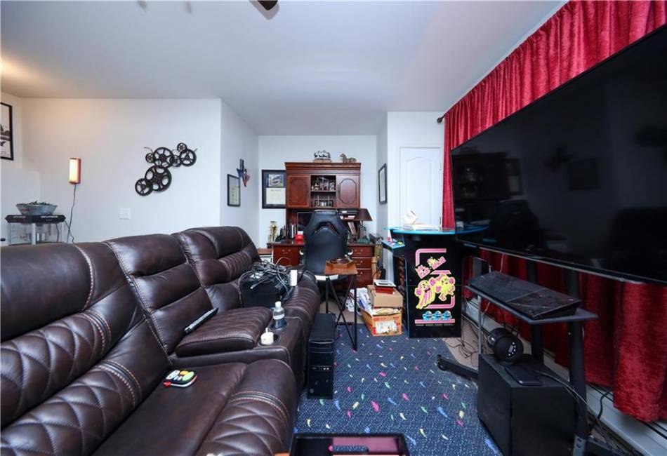147 Kirshon Avenue, Staten Island, New York 10314, 4 Bedrooms Bedrooms, ,4 BathroomsBathrooms,Residential,For Sale,Kirshon,490933