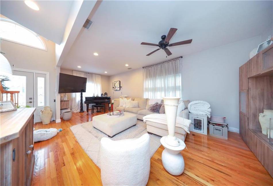 147 Kirshon Avenue, Staten Island, New York 10314, 4 Bedrooms Bedrooms, ,4 BathroomsBathrooms,Residential,For Sale,Kirshon,490933