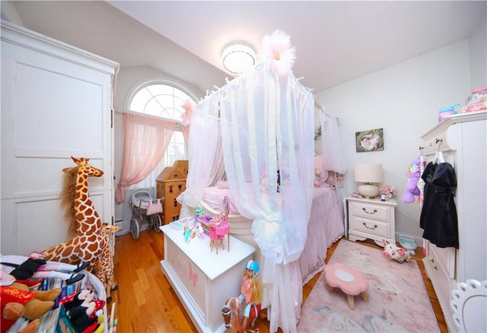147 Kirshon Avenue, Staten Island, New York 10314, 4 Bedrooms Bedrooms, ,4 BathroomsBathrooms,Residential,For Sale,Kirshon,490933