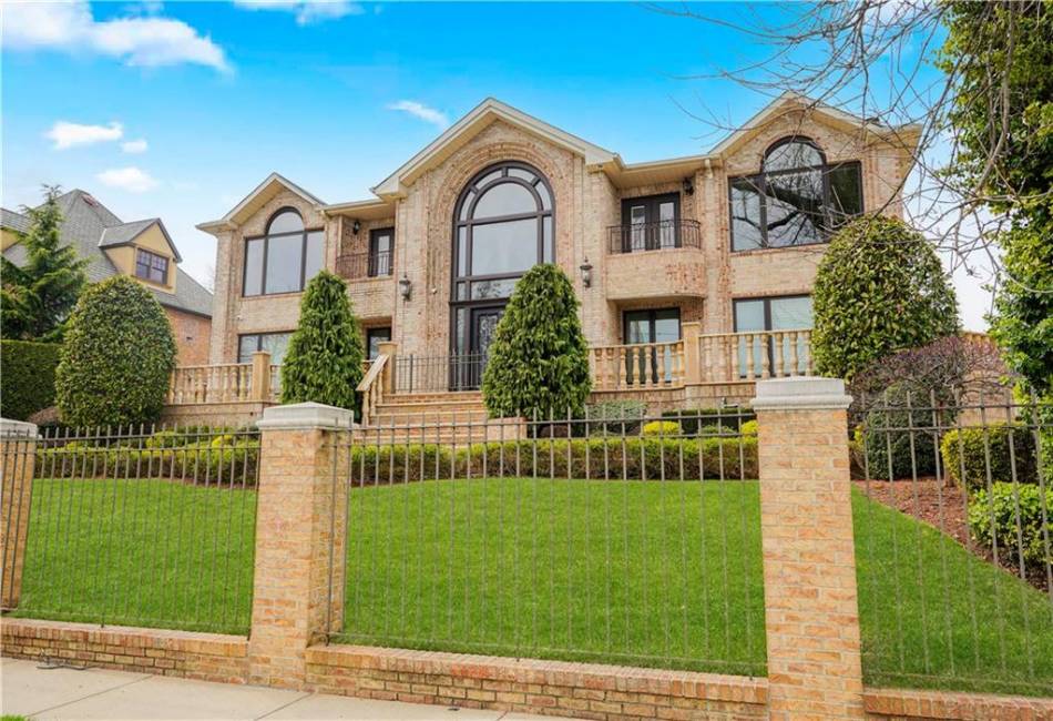 246 Howard Avenue, Staten Island, New York 10301, 5 Bedrooms Bedrooms, ,5 BathroomsBathrooms,Residential,For Sale,Howard,490937