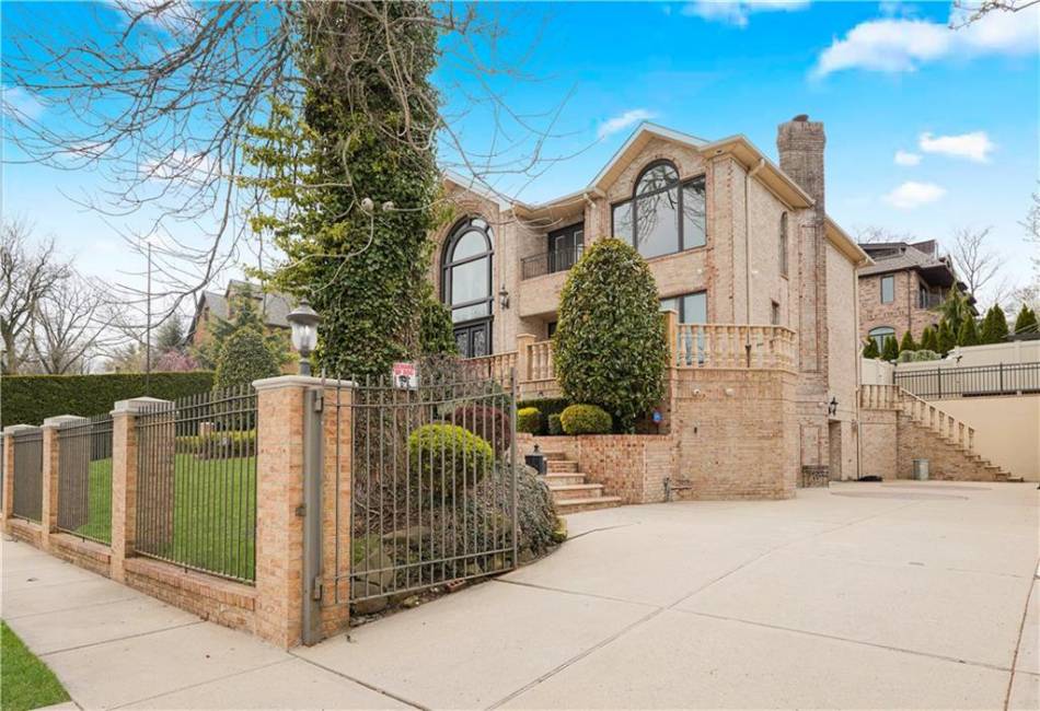 246 Howard Avenue, Staten Island, New York 10301, 5 Bedrooms Bedrooms, ,5 BathroomsBathrooms,Residential,For Sale,Howard,490937