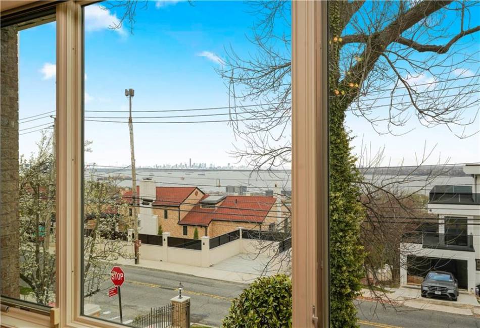 246 Howard Avenue, Staten Island, New York 10301, 5 Bedrooms Bedrooms, ,5 BathroomsBathrooms,Residential,For Sale,Howard,490937