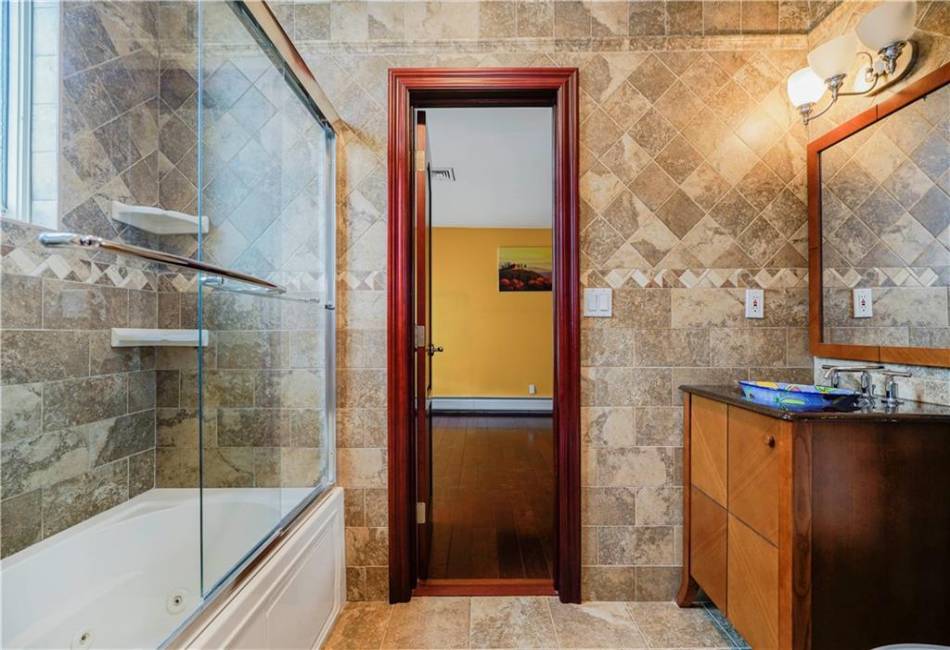 246 Howard Avenue, Staten Island, New York 10301, 5 Bedrooms Bedrooms, ,5 BathroomsBathrooms,Residential,For Sale,Howard,490937