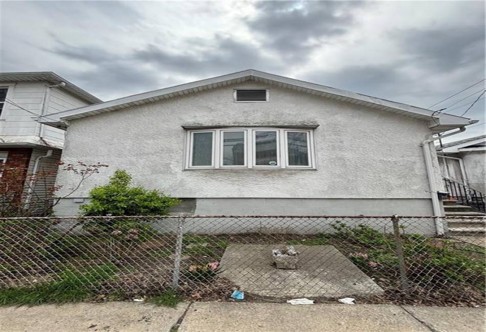 1114 Banner Avenue, Sheepshead Bay, New York 11235, 3 Bedrooms Bedrooms, ,1 BathroomBathrooms,Residential,For Sale,Banner,490939