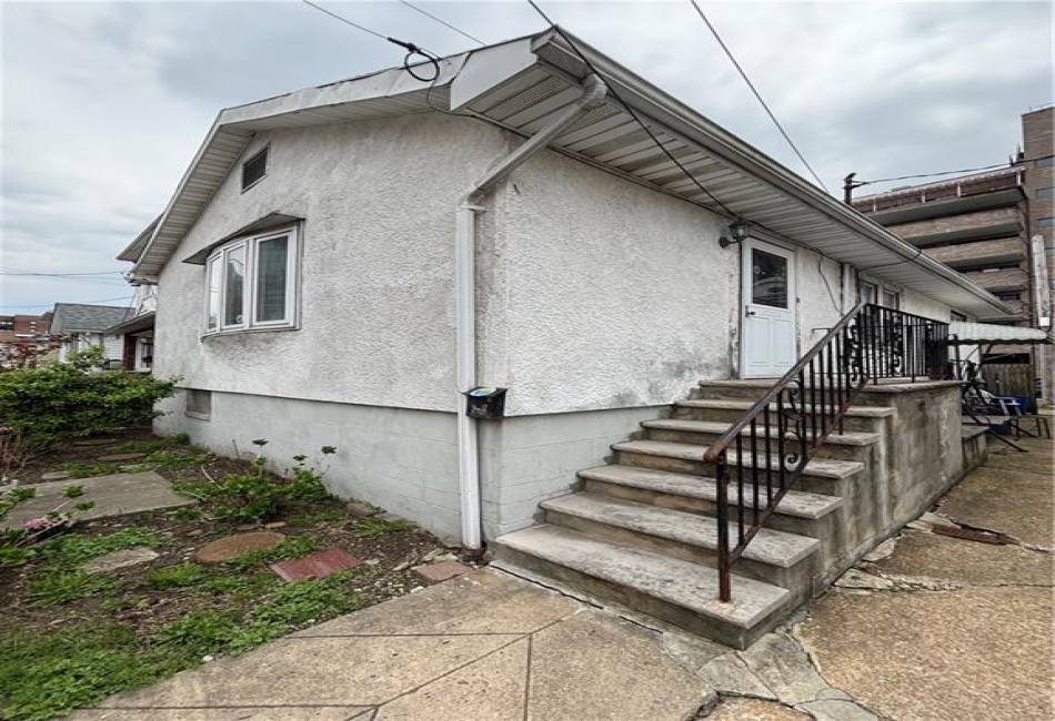 1114 Banner Avenue, Sheepshead Bay, New York 11235, 3 Bedrooms Bedrooms, ,1 BathroomBathrooms,Residential,For Sale,Banner,490939