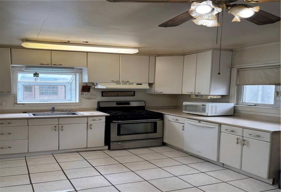 1114 Banner Avenue, Sheepshead Bay, New York 11235, 3 Bedrooms Bedrooms, ,1 BathroomBathrooms,Residential,For Sale,Banner,490939