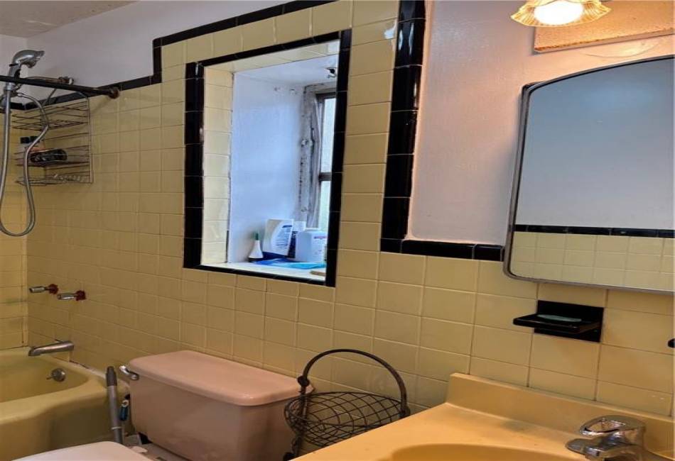 1114 Banner Avenue, Sheepshead Bay, New York 11235, 3 Bedrooms Bedrooms, ,1 BathroomBathrooms,Residential,For Sale,Banner,490939