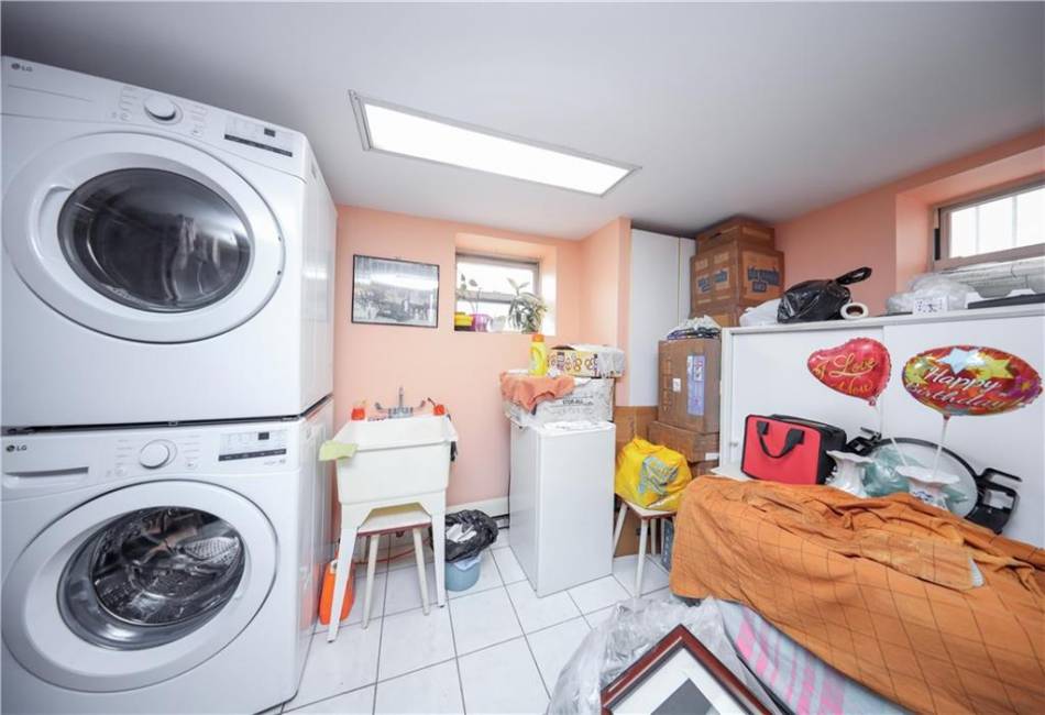 2274 22nd Street, Brooklyn, New York 11229, 5 Bedrooms Bedrooms, ,4 BathroomsBathrooms,Residential,For Sale,22nd,490940