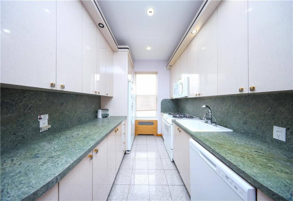 2274 22nd Street, Brooklyn, New York 11229, 5 Bedrooms Bedrooms, ,4 BathroomsBathrooms,Residential,For Sale,22nd,490940