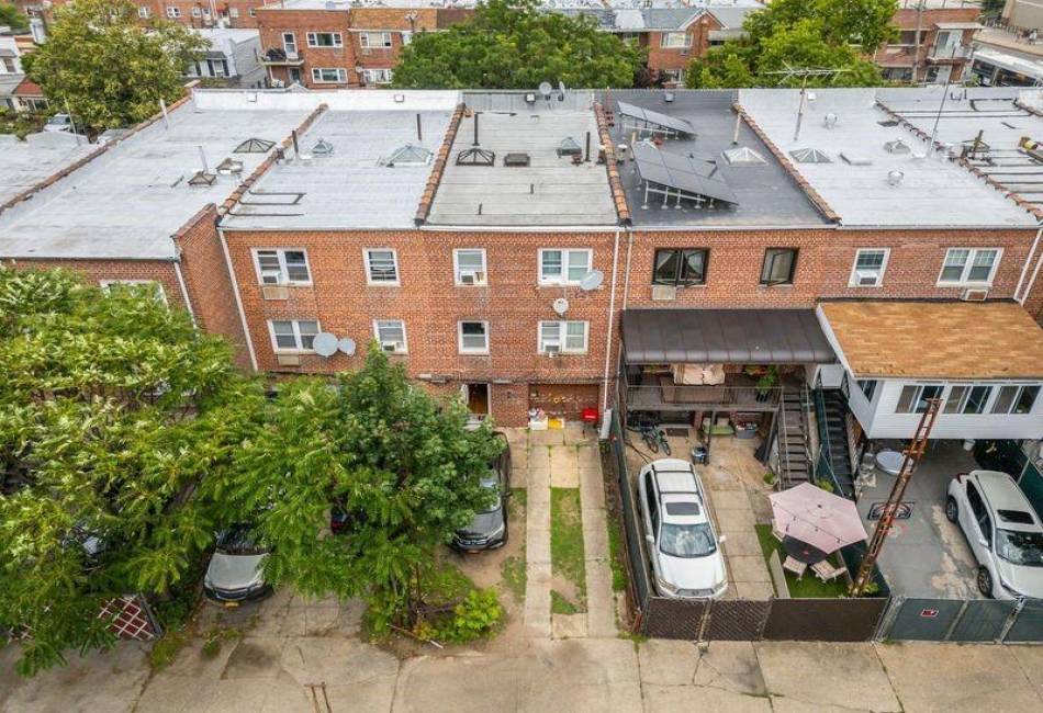 2070 55th Street, Brooklyn, New York 11234, 5 Bedrooms Bedrooms, ,Residential,For Sale,55th,490945