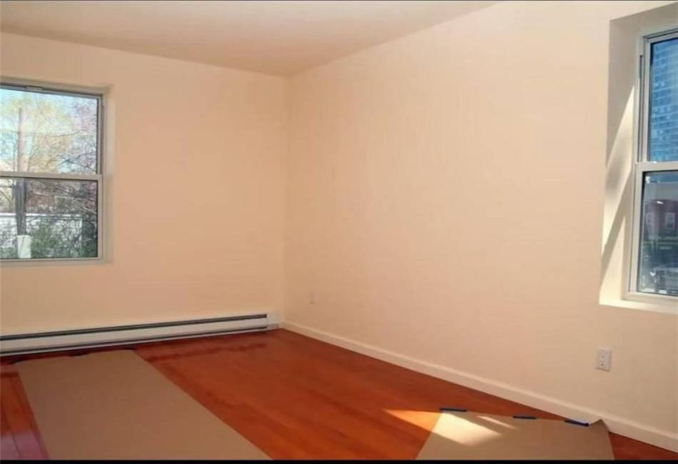 2567 14th Street, Brooklyn, New York 11235, 2 Bedrooms Bedrooms, ,2 BathroomsBathrooms,Residential,For Sale,14th,490947