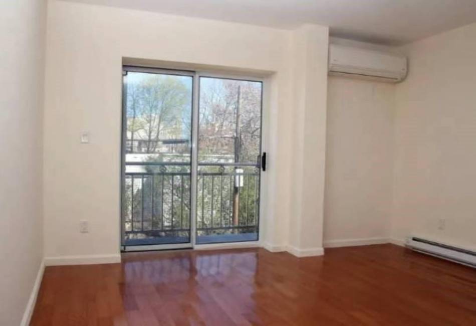 2567 14th Street, Brooklyn, New York 11235, 2 Bedrooms Bedrooms, ,2 BathroomsBathrooms,Residential,For Sale,14th,490947