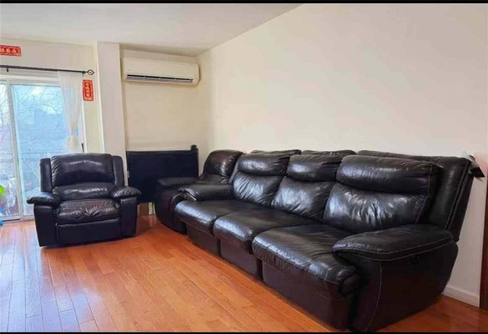 2567 14th Street, Brooklyn, New York 11235, 2 Bedrooms Bedrooms, ,2 BathroomsBathrooms,Residential,For Sale,14th,490947