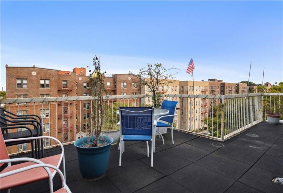 2752 Ocean Avenue, Brooklyn, New York 11229, 2 Bedrooms Bedrooms, ,2 BathroomsBathrooms,Residential,For Sale,Ocean,490944