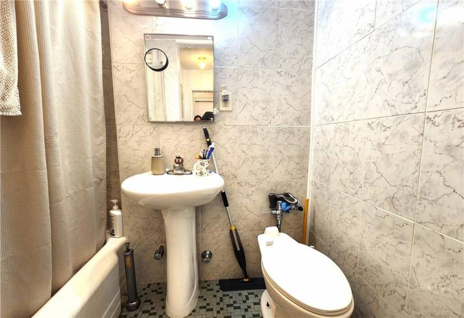 2626 Homecrest Avenue, Brooklyn, New York 11235, ,1 BathroomBathrooms,Residential,For Sale,Homecrest,490938