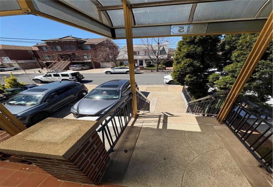 315 Bay 10th Street, Brooklyn, New York 11228, 6 Bedrooms Bedrooms, ,3 BathroomsBathrooms,Residential,For Sale,Bay 10th,490972