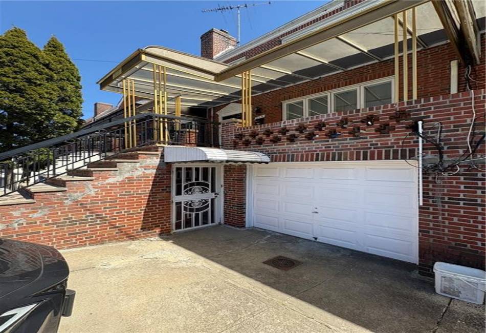 315 Bay 10th Street, Brooklyn, New York 11228, 6 Bedrooms Bedrooms, ,3 BathroomsBathrooms,Residential,For Sale,Bay 10th,490972