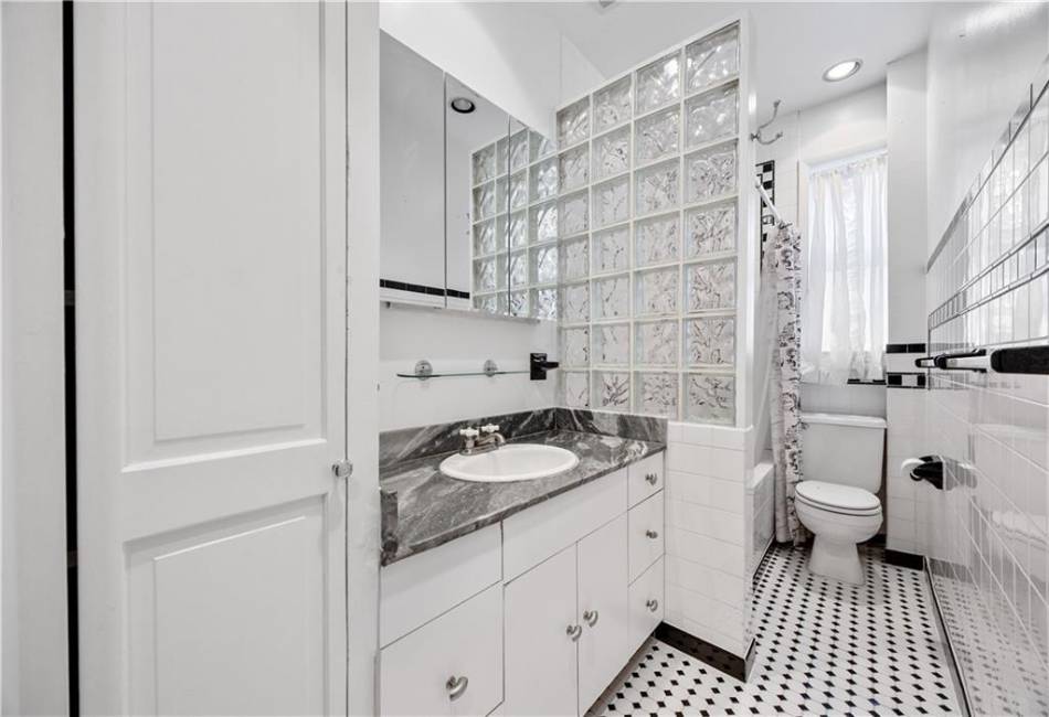 8701 Shore Road, Brooklyn, New York 11209, 2 Bedrooms Bedrooms, ,2 BathroomsBathrooms,Rental,For Sale,Shore,490975