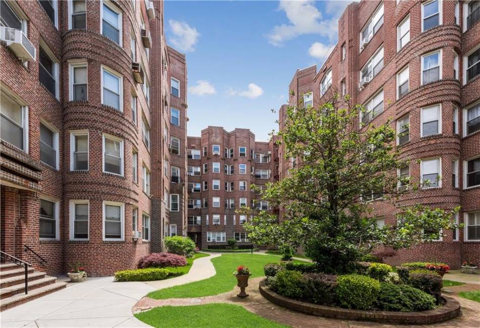 8701 Shore Road, Brooklyn, New York 11209, 2 Bedrooms Bedrooms, ,2 BathroomsBathrooms,Rental,For Sale,Shore,490975