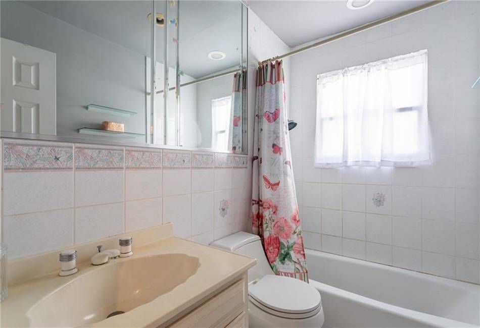 74 Brandis Avenue, Staten Island, New York 10308, 3 Bedrooms Bedrooms, ,2 BathroomsBathrooms,Residential,For Sale,Brandis,490984