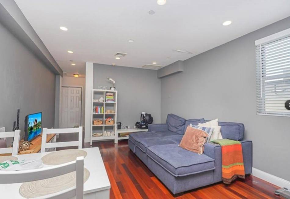 137 West End Avenue, Brooklyn, New York 11235, 1 Bedroom Bedrooms, ,1 BathroomBathrooms,Residential,For Sale,West End,490988
