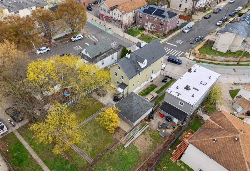 980 Van Duzer Street, Staten Island, New York 10304, 5 Bedrooms Bedrooms, ,Residential,For Sale,Van Duzer,490974