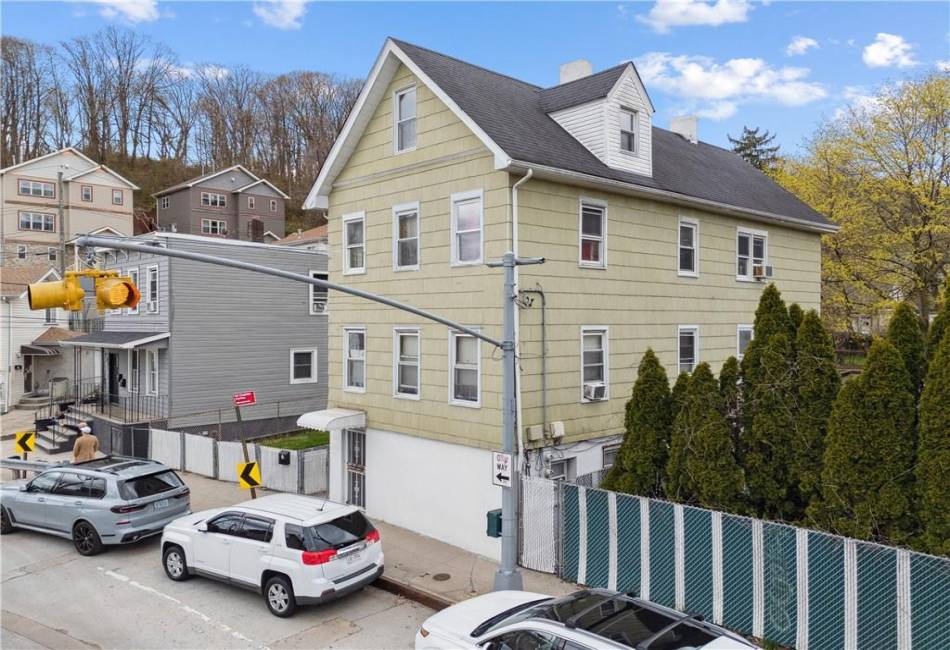 980 Van Duzer Street, Staten Island, New York 10304, 5 Bedrooms Bedrooms, ,Residential,For Sale,Van Duzer,490974