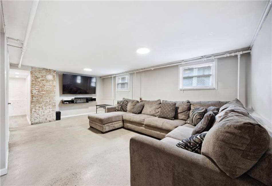 980 Van Duzer Street, Staten Island, New York 10304, 5 Bedrooms Bedrooms, ,Residential,For Sale,Van Duzer,490974