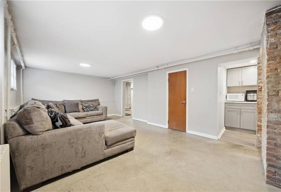 980 Van Duzer Street, Staten Island, New York 10304, 5 Bedrooms Bedrooms, ,Residential,For Sale,Van Duzer,490974