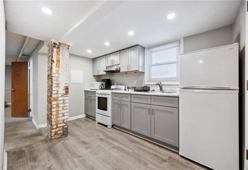 980 Van Duzer Street, Staten Island, New York 10304, 5 Bedrooms Bedrooms, ,Residential,For Sale,Van Duzer,490974
