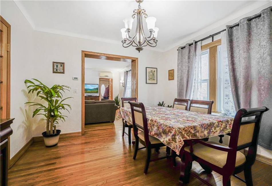 118 Van Cortlandt Avenue, Staten Island, New York 10301, 5 Bedrooms Bedrooms, ,3 BathroomsBathrooms,Residential,For Sale,Van Cortlandt,490999