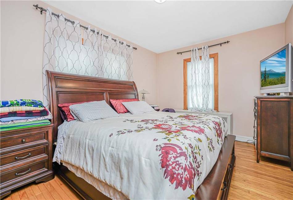 118 Van Cortlandt Avenue, Staten Island, New York 10301, 5 Bedrooms Bedrooms, ,3 BathroomsBathrooms,Residential,For Sale,Van Cortlandt,490999