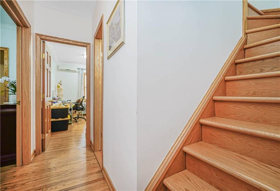 118 Van Cortlandt Avenue, Staten Island, New York 10301, 5 Bedrooms Bedrooms, ,3 BathroomsBathrooms,Residential,For Sale,Van Cortlandt,490999