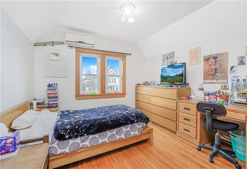 118 Van Cortlandt Avenue, Staten Island, New York 10301, 5 Bedrooms Bedrooms, ,3 BathroomsBathrooms,Residential,For Sale,Van Cortlandt,490999