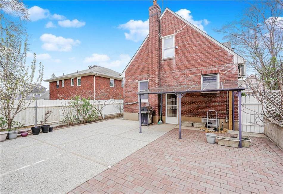 118 Van Cortlandt Avenue, Staten Island, New York 10301, 5 Bedrooms Bedrooms, ,3 BathroomsBathrooms,Residential,For Sale,Van Cortlandt,490999