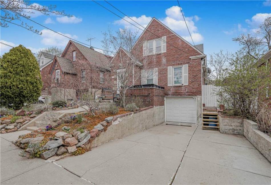 118 Van Cortlandt Avenue, Staten Island, New York 10301, 5 Bedrooms Bedrooms, ,3 BathroomsBathrooms,Residential,For Sale,Van Cortlandt,490999