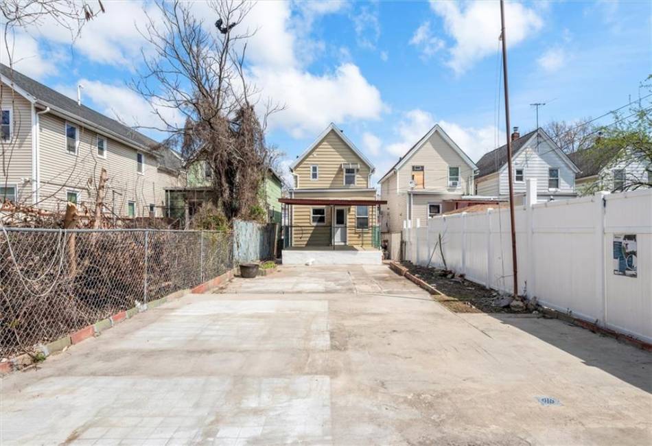 934 98th Street, Brooklyn, New York 11236, 3 Bedrooms Bedrooms, ,2 BathroomsBathrooms,Residential,For Sale,98th,491008