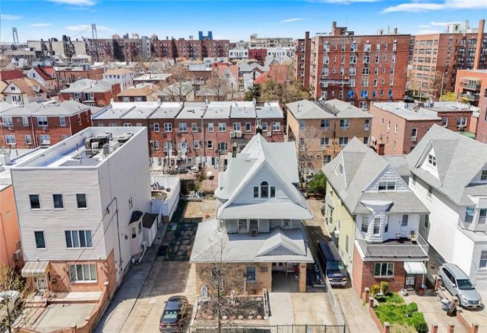 106 Bay 34th Street, Brooklyn, New York 11214, 7 Bedrooms Bedrooms, ,Residential,For Sale,Bay 34th,490890