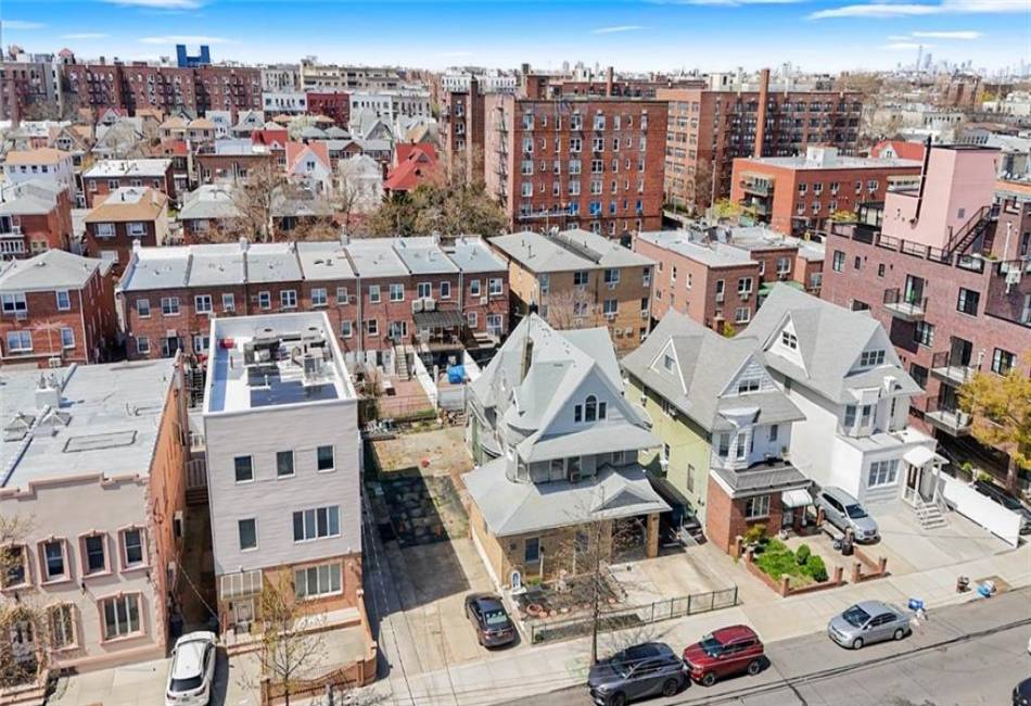 106 Bay 34th Street, Brooklyn, New York 11214, 7 Bedrooms Bedrooms, ,Residential,For Sale,Bay 34th,490890