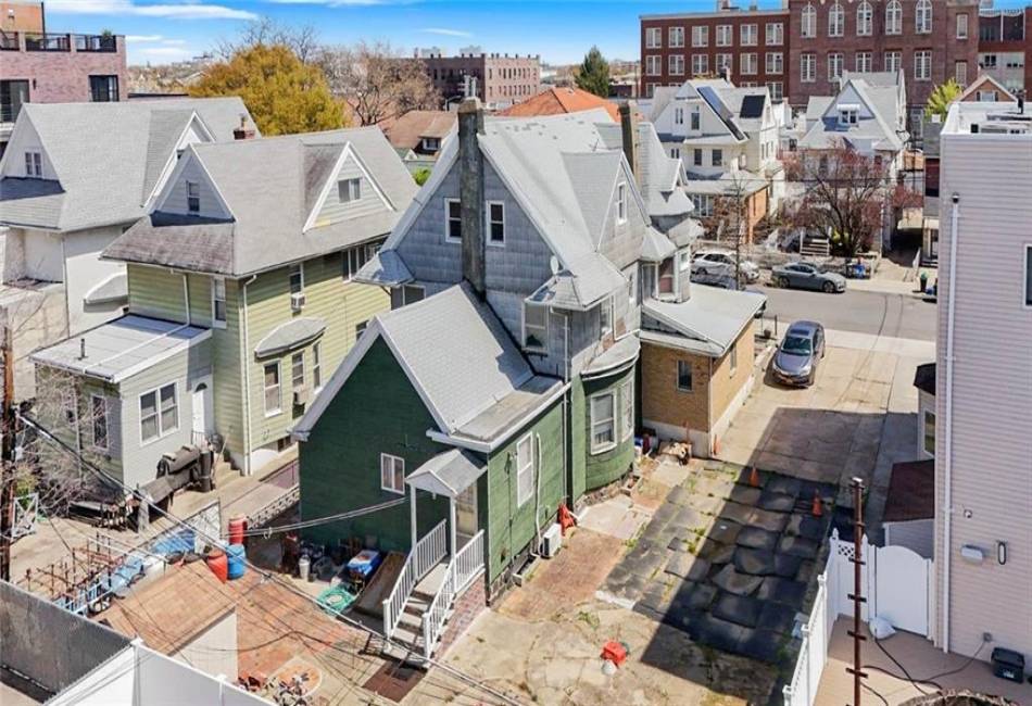 106 Bay 34th Street, Brooklyn, New York 11214, 7 Bedrooms Bedrooms, ,Residential,For Sale,Bay 34th,490890