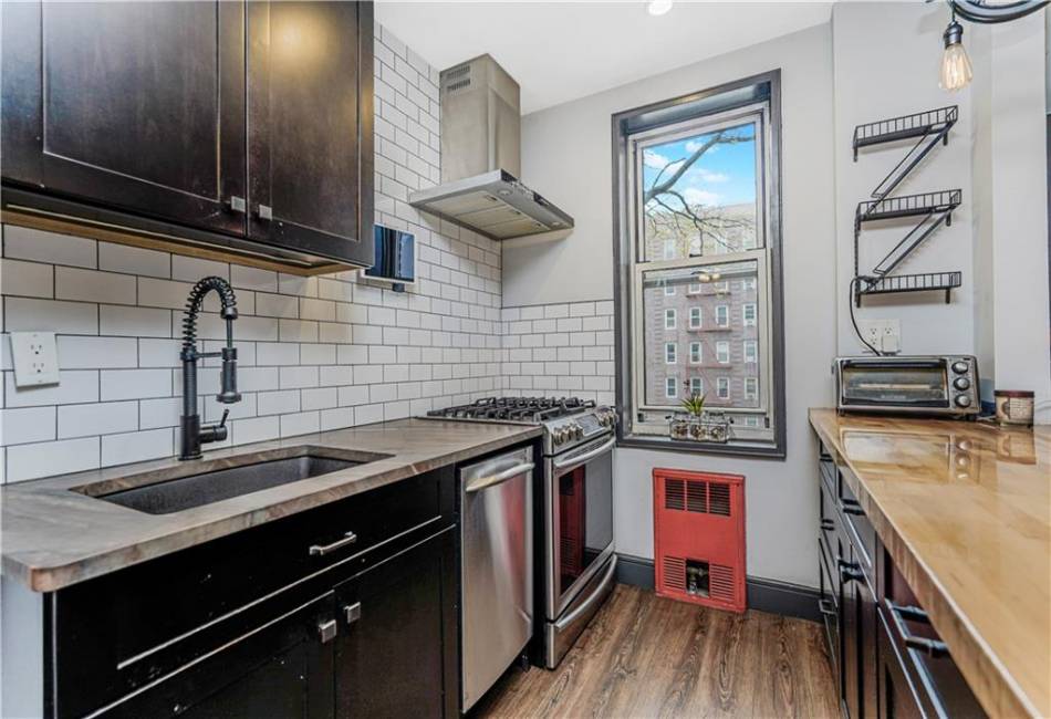 9707 4th Avenue, Brooklyn, New York 11209, 1 Bedroom Bedrooms, ,1 BathroomBathrooms,Residential,For Sale,4th,490953