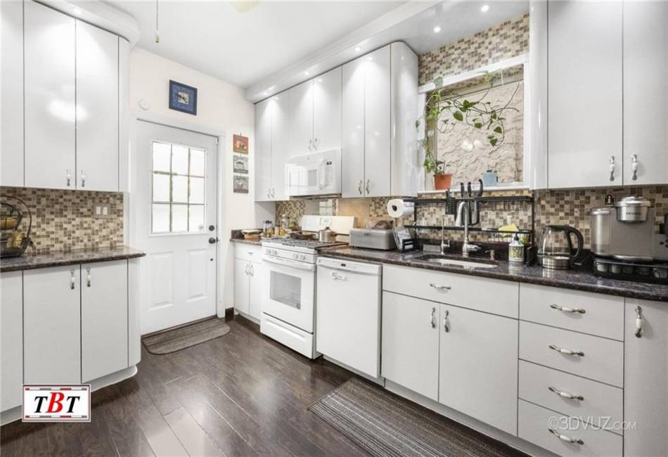 2515 Avenue R, Brooklyn, New York 11229, 3 Bedrooms Bedrooms, ,3 BathroomsBathrooms,Residential,For Sale,Avenue R,491017