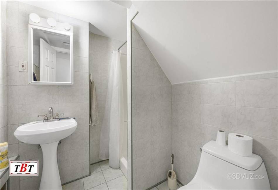 2515 Avenue R, Brooklyn, New York 11229, 3 Bedrooms Bedrooms, ,3 BathroomsBathrooms,Residential,For Sale,Avenue R,491017
